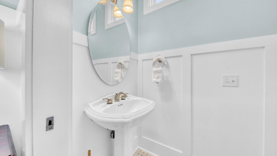 Bathroom 4, Top of the Dunes, Walton