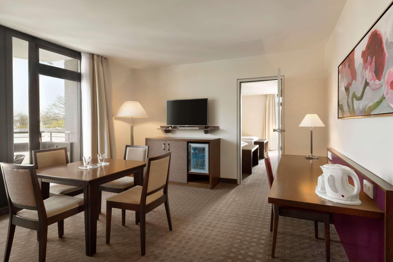 Bedroom 3, Ramada By Wyndham Nuernberg Parkhotel, Nürnberg