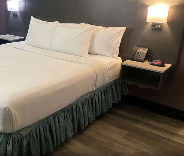 Bedroom 3, La Quinta Inn by Wyndham Bakersfield South, Kern