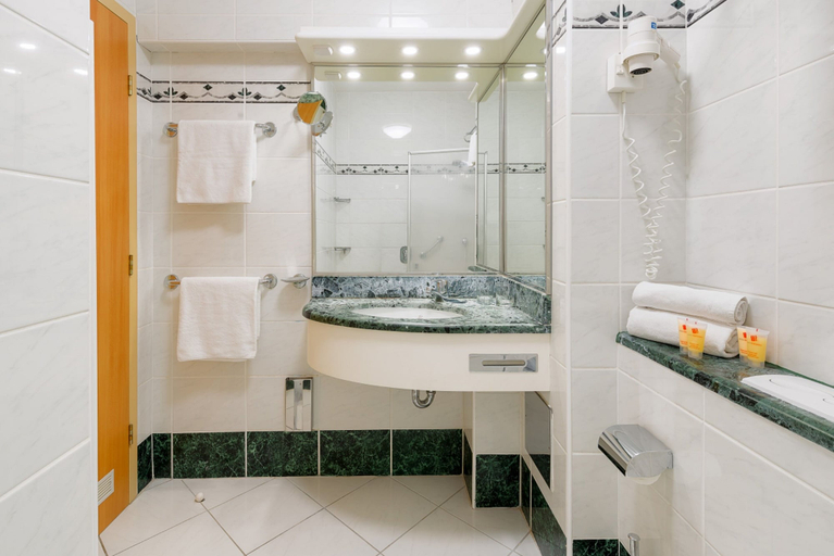 Bathroom 5, Valamar Meteor Hotel, Makarska