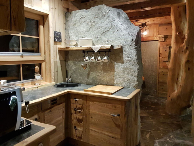 Private kitchen 3, Wildererhutte Comfortable Holiday Residence, Reutte