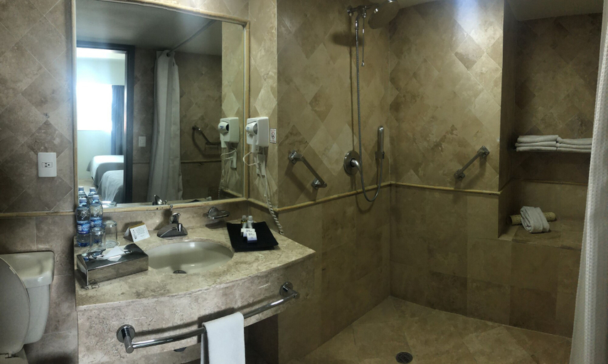 Bathroom 4, We Hotel Aeropuerto, Mexico City
