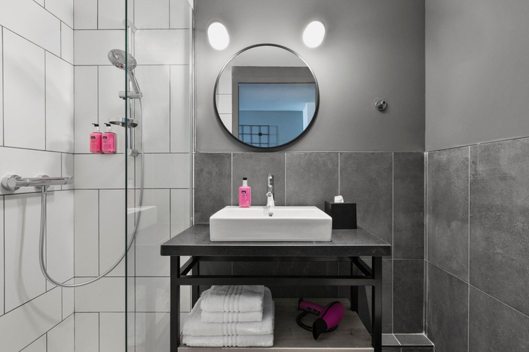 Bathroom 5, B&B HOME La Ciotat, Bouches-du-Rhône