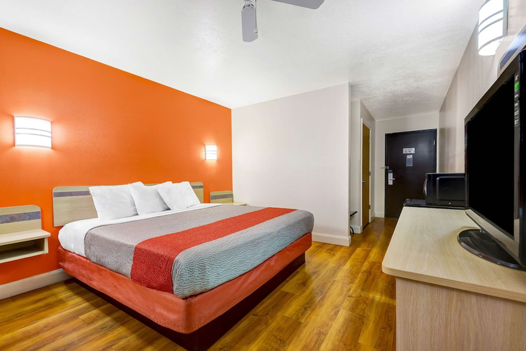 Bedroom 5, Motel6 Beaver, UT, Beaver