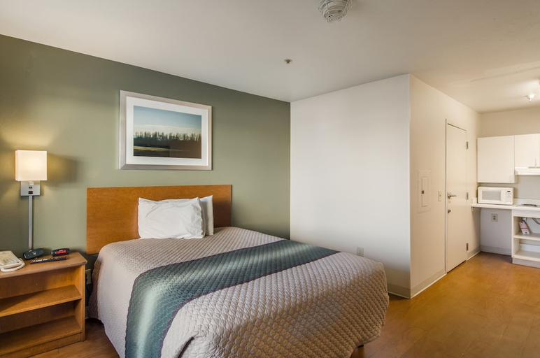 Bedroom 3, Hometowne Studios Denver - Airport/ Aurora, Adams