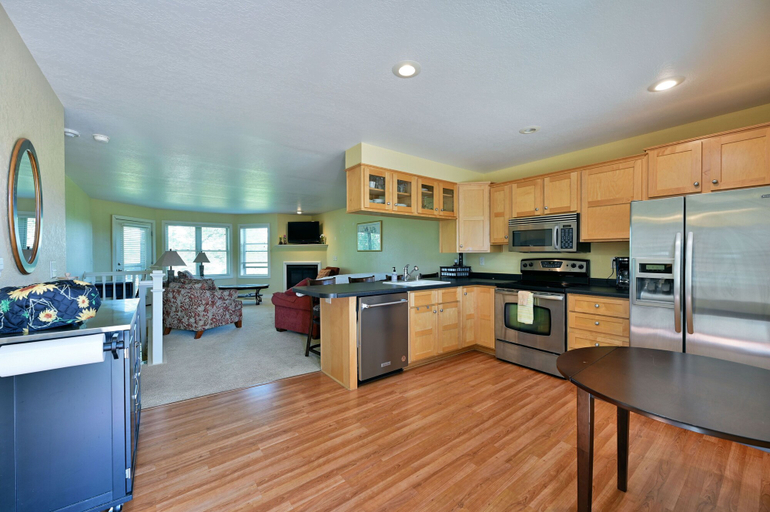 Private kitchen 5, Unit 110 2 Bd/ 2 Ba Condo 2 Bedroom Condo by RedAwning, Barron