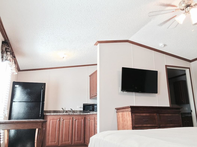 Bedroom 2, Oasis Lodge, Reagan
