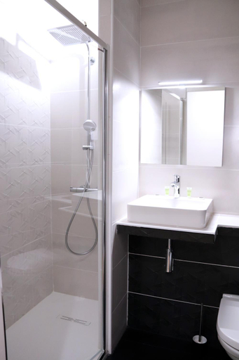 Bathroom 3, Hotel Athanor Centre, Côte-d'Or