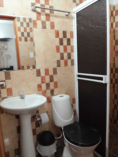 Bathroom 3, Hotel Angel Maria, Puerto Triunfo