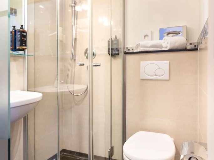 Bathroom 18