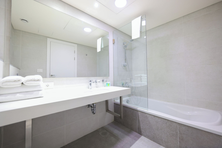 Bathroom 4, Majestic Byblos Grand Hotel, Jubail