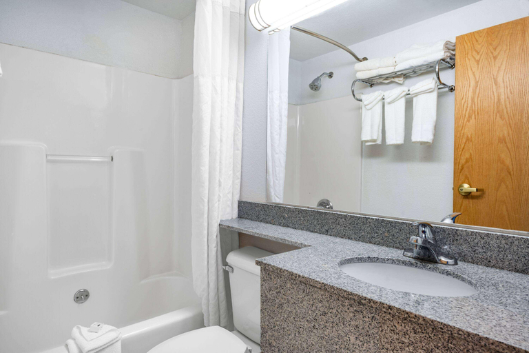 Bathroom 4, Baymont by Wyndham Keystone Near Mt. Rushmore, Pennington