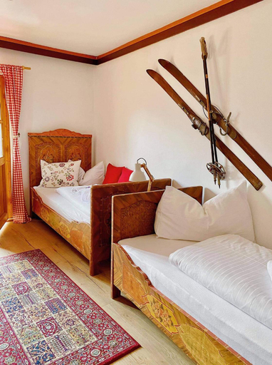 Bedroom 3, Cafe Restaurant zum Muhlbach, Gmunden