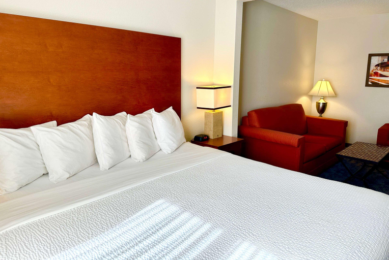 Bedroom 3, La Quinta Inn & Suites By Wyndham Bannockburn-Deer, Lake
