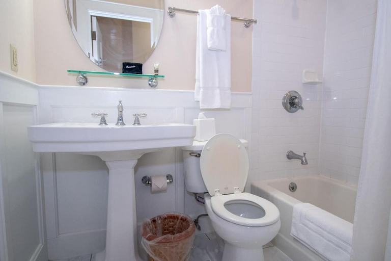 Bathroom 3, Historic Boone Tavern Hotel and Restaurant, Madison