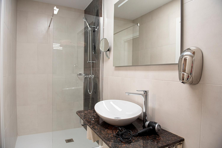 Bathroom 4, Hotel Vilaseco, Lugo