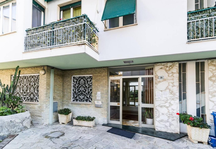 Grazioso appartamentino a due passi dalla pista ciclabile con Giardino e Garage, Imperia
