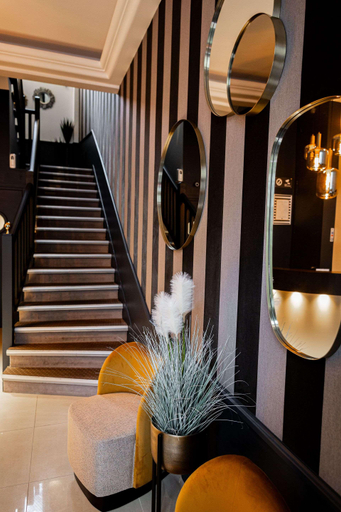 Others 4, Hotel Astrid, Calvados