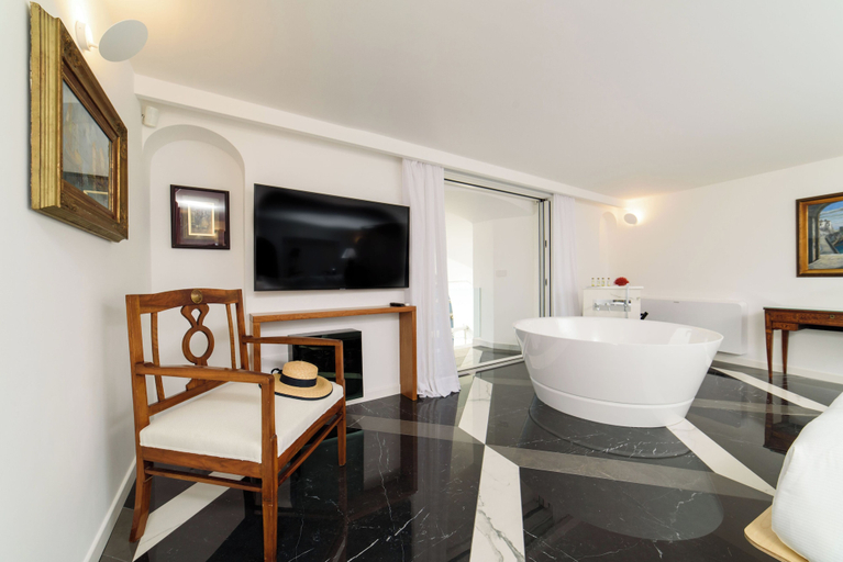 Bathroom 5, Palazzo Don Salvatore, Salerno