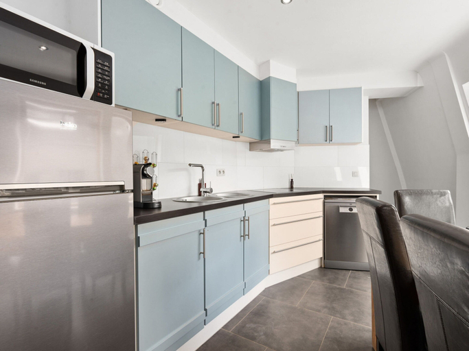 Private kitchen 5, Beautiful Duplex Near Shopping Street, West-Vlaanderen