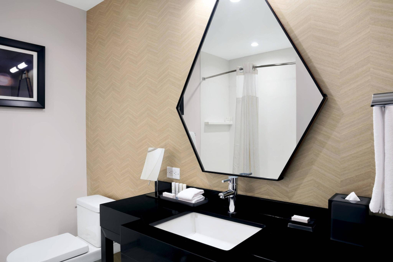 Bathroom 5, Courtyard by Marriott Boston Downtown/North Station, Boston