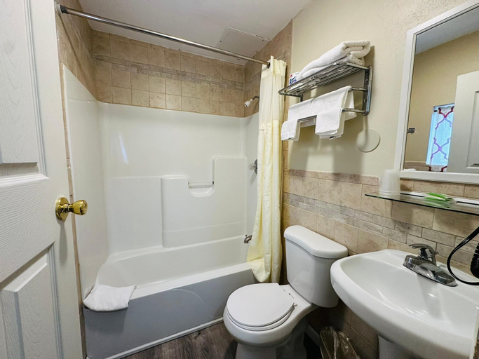 Bedroom 3, Hampton Motor Inn, Rockingham