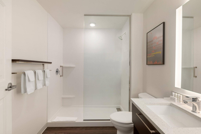 Bathroom 4, TownePlace Suites by Marriott Cedar Rapids Marion, Linn