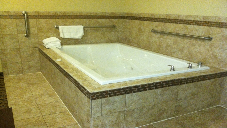 Bathroom 4, Holiday Inn Express & Suites BELLE VERNON by IHG, Westmoreland