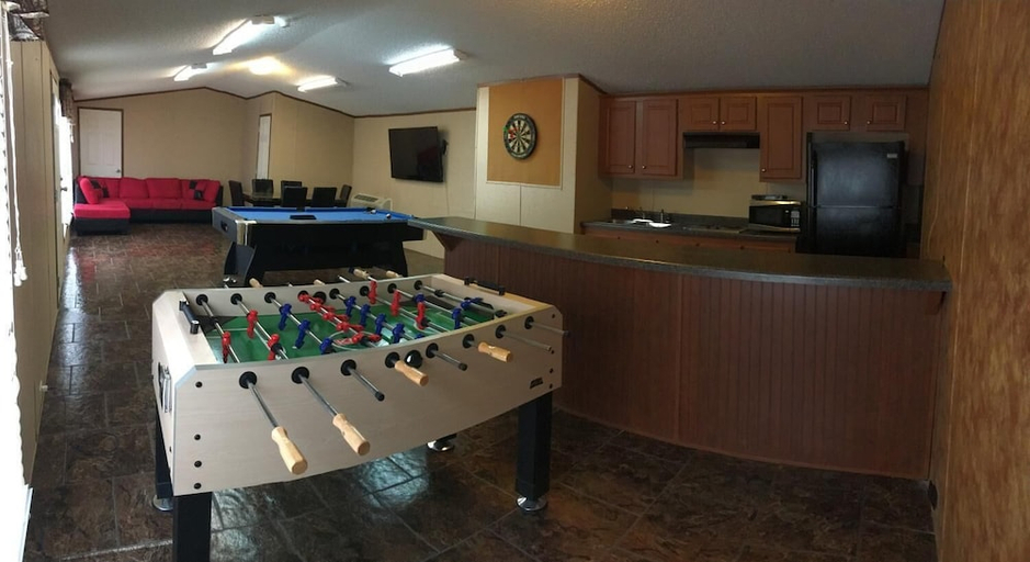 Others 4, Oasis Lodge, Reagan