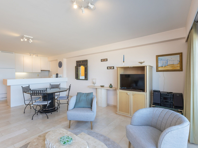 Others 4, Spacious Apartment With Direct sea View, West-Vlaanderen