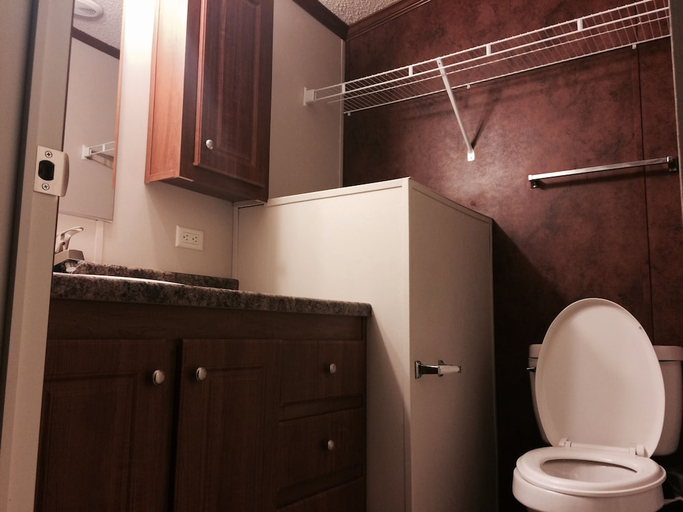 Bathroom 3, Oasis Lodge, Reagan