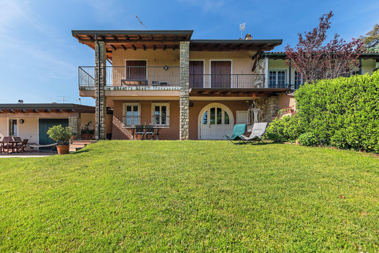 Exterior & Views, Casa Alba con giardino e patio, Brescia