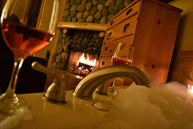 Bathroom 3, Callahan s Mountain Lodge, Jackson