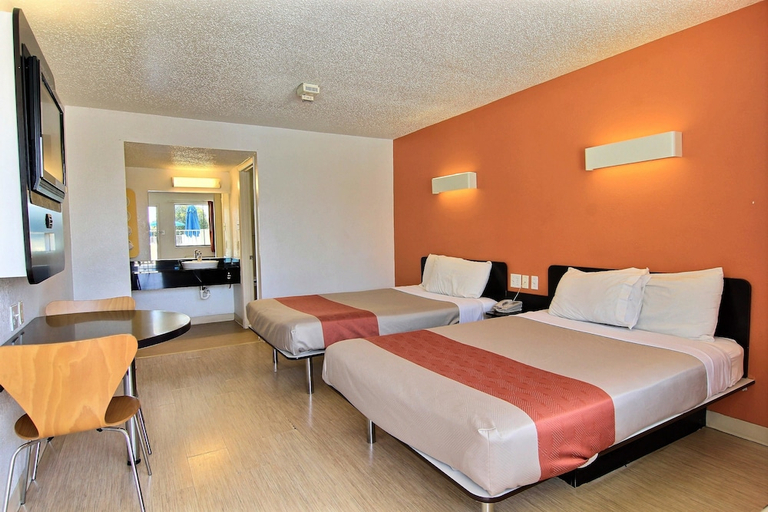 Bedroom 2, Motel6 Austin, TX, Travis