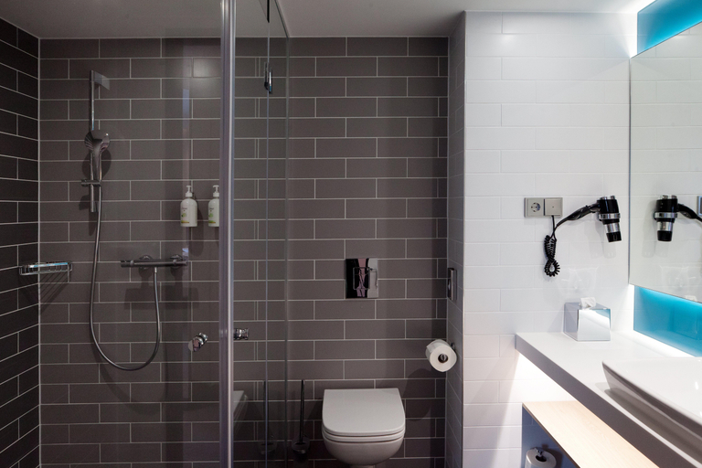 Bathroom 18