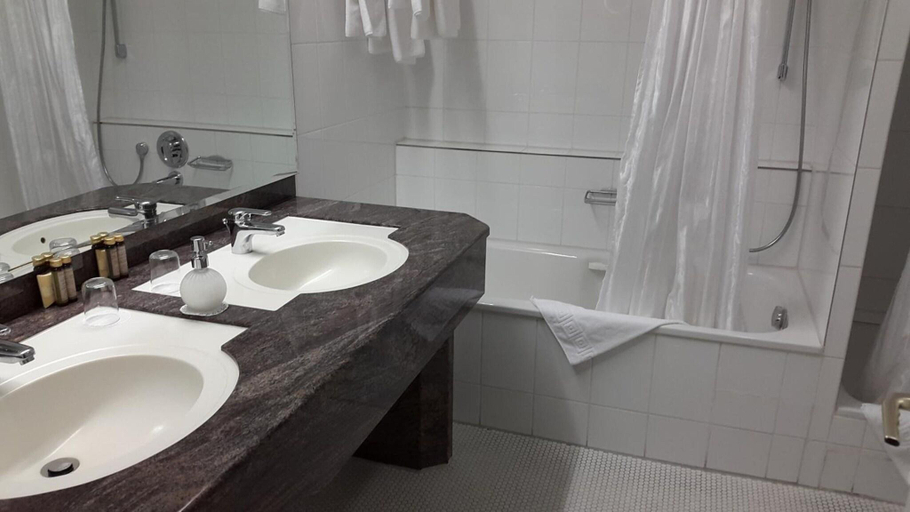Bathroom 4, Hotel Unger, Stuttgart