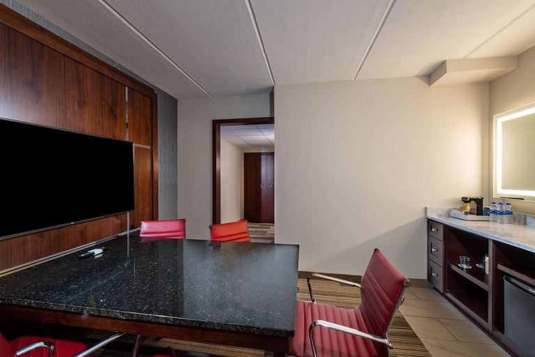 Bedroom 2, Four Points By Sheraton Atlanta Airport West, Fulton