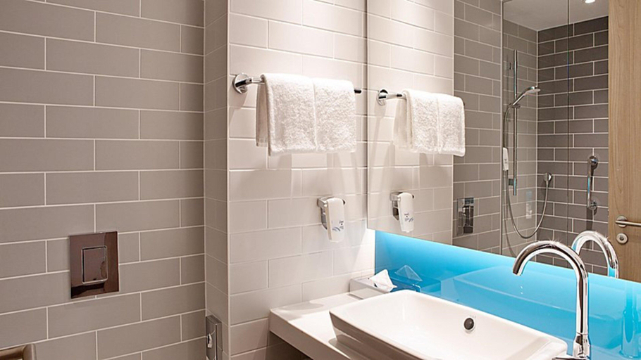 Bathroom 10