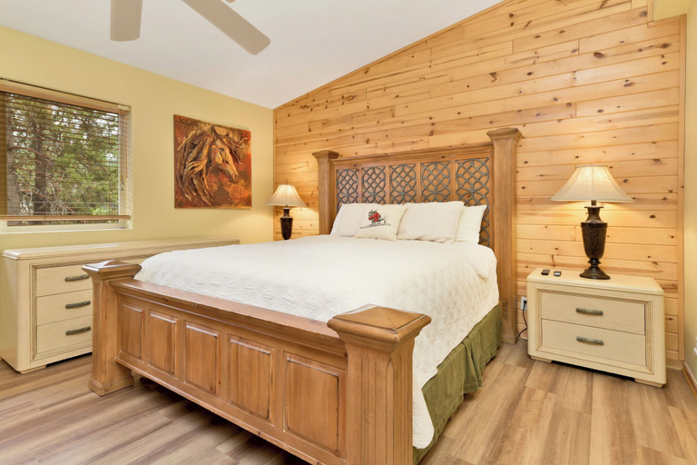 Bedroom 3, Can't Bear TO Leave #1156, San Bernardino