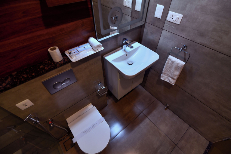 Bathroom 3, British County Resort, Idukki