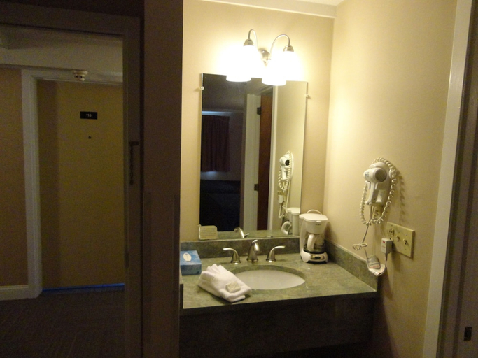 Bathroom 2, Bangor Motor Inn &amp; Conference Center, Penobscot