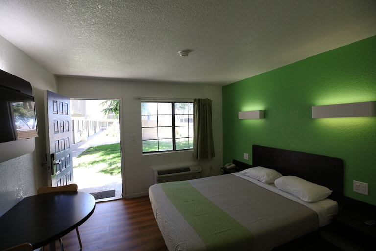 Bedroom 2, Motel6 Barstow, CA, San Bernardino