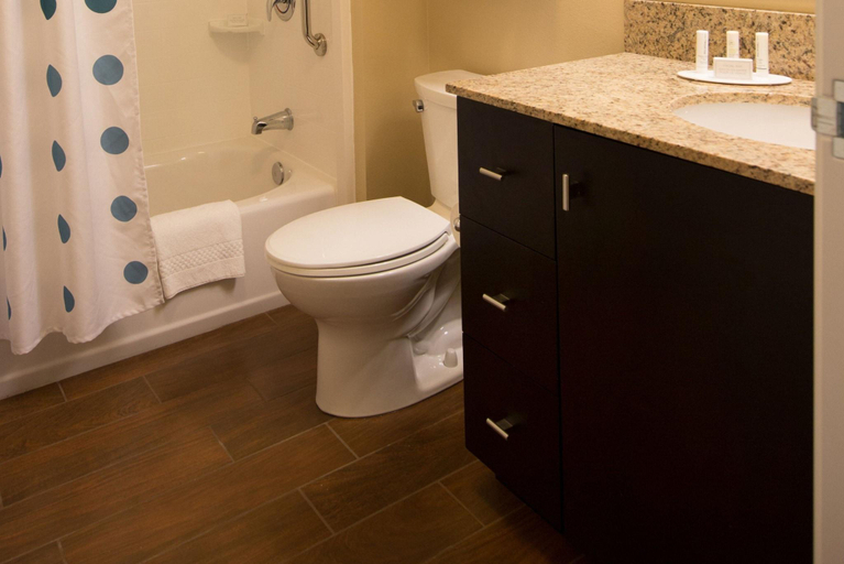 Bathroom 4, TownePlace Suites by Marriott Lincoln North, Lancaster