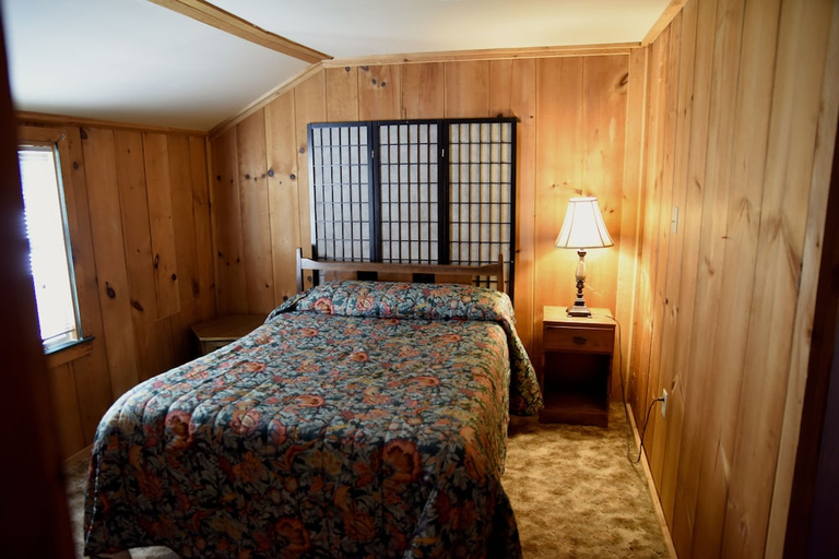 Bedroom 2, Gateway Inn, Pierce