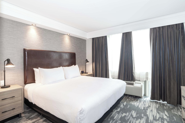 Bedroom 4, Sandman Signature Toronto Airport Hotel, Toronto