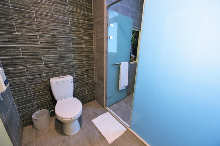 Bathroom 5, Yu Kun Tien Hotel, Taichung
