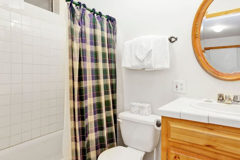 Bathroom 4, Forest Treehouse # 1473, San Bernardino