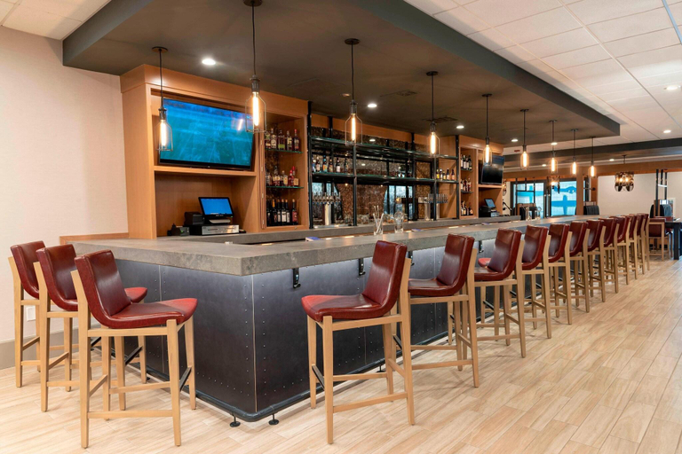 Food & Drinks 5, Delta Hotels By Marriott Kalamazoo Conference Cent, Kalamazoo