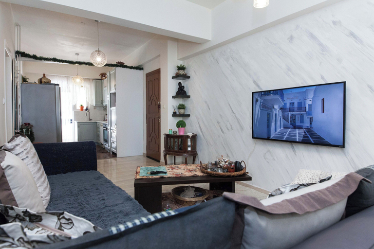 Others 4, Urban Cosy 2 Bd Apt Near Metro w Balcony, Attica