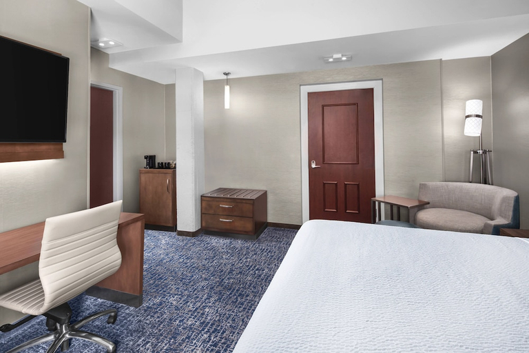 Bedroom 2, Courtyard By Marriott Cape Girardeau Downtown, Cape Girardeau